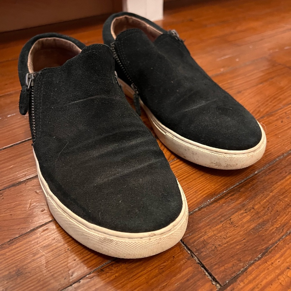 Gentle Souls Slip-On Sneaker size 9